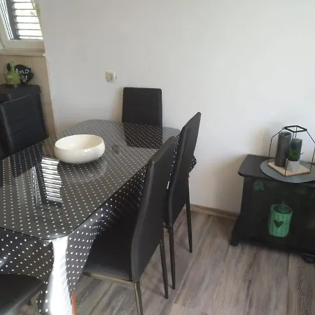 Greta Apartment *
